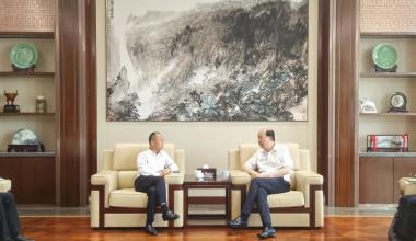 Zhang Shiqian, Presiden Cabang Jiaxing Bank Industri dan Komersial China, mengunjungi Tongkun untuk penelitian